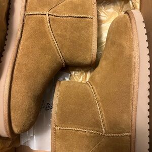 Koolaburra Women's Tan Suede Ankle Boots